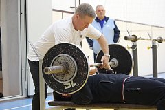 Турнир по классическому жиму штанги: сила, дух и единство!