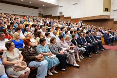 Главный человек в школе – учитель, в детском саду – воспитатель!