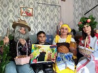 Социальные работники поздравили получателя социальных услуг с Ореховым спасом